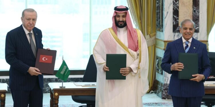 Müslüman ülkelerin NATO’su kuruluyor! Türkiye Suudi Arabistan ve Pakistan’dan üçlü savunma kalkanı