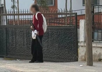Van’da Korku Dolu Anlar! Kız Öğrenci Okula Pompalı Tüfekle Geldi