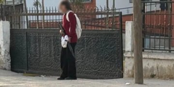 Van’da Korku Dolu Anlar! Kız Öğrenci Okula Pompalı Tüfekle Geldi