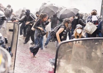 Paris Savaş Alanına Döndü! Öğrenci Protestolarında Ortalık Karıştı